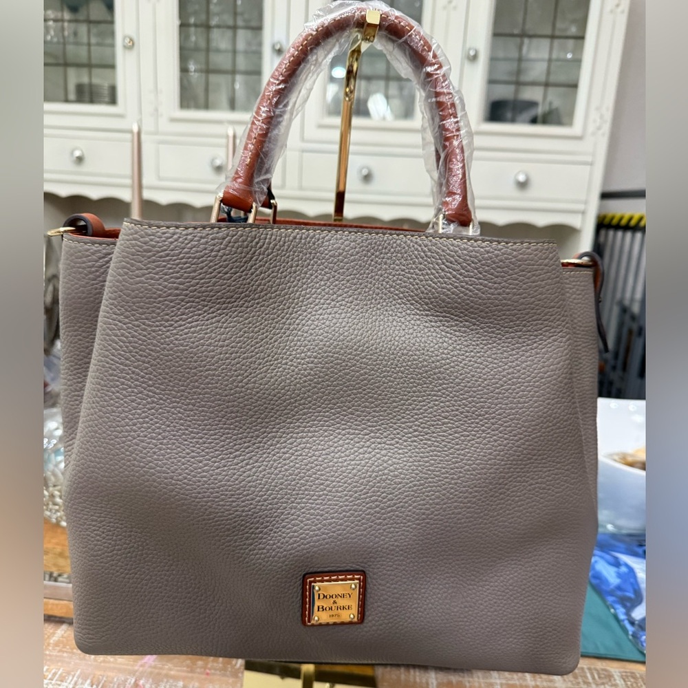 Dooney & Bourke Large Barlow Purse - Picture 11 of 13